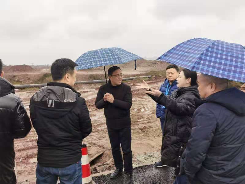 集團(tuán)公司黨委書記、董事長(zhǎng)周燕賓率隊(duì)調(diào)研臨港供水保障工作