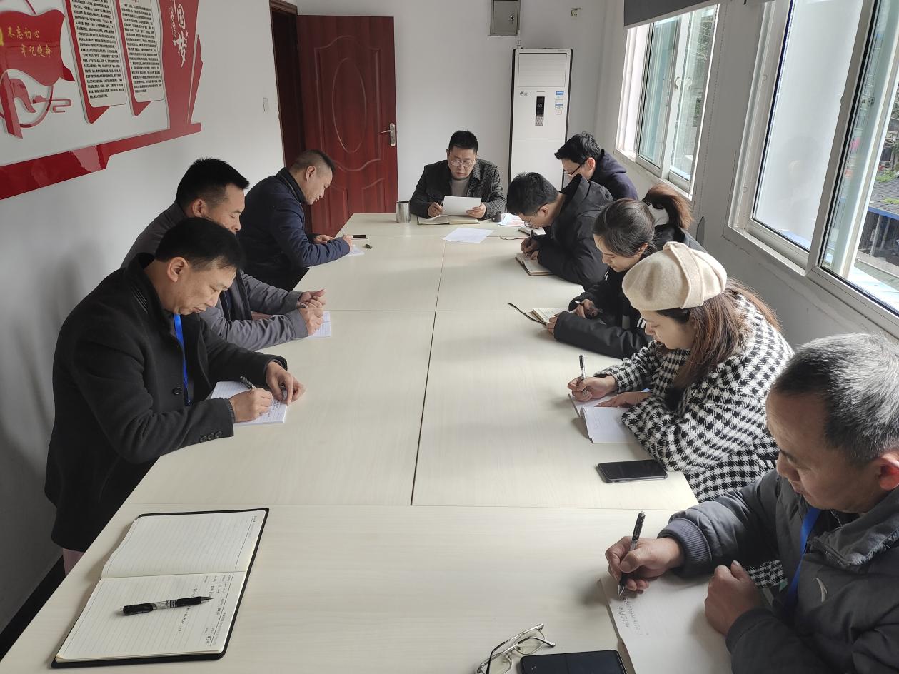 投資公司開展黨的十九屆六中全會、 宜賓市第六次黨代會精神專題學(xué)習(xí)會議
