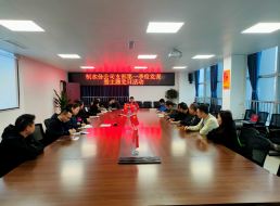 弘揚(yáng)雷鋒精神，在平凡中成就不平凡