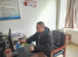 《榜樣在身邊》系列報道——莫正平、梁元 恒心堅守鑄典范，砥礪前行綻光芒
